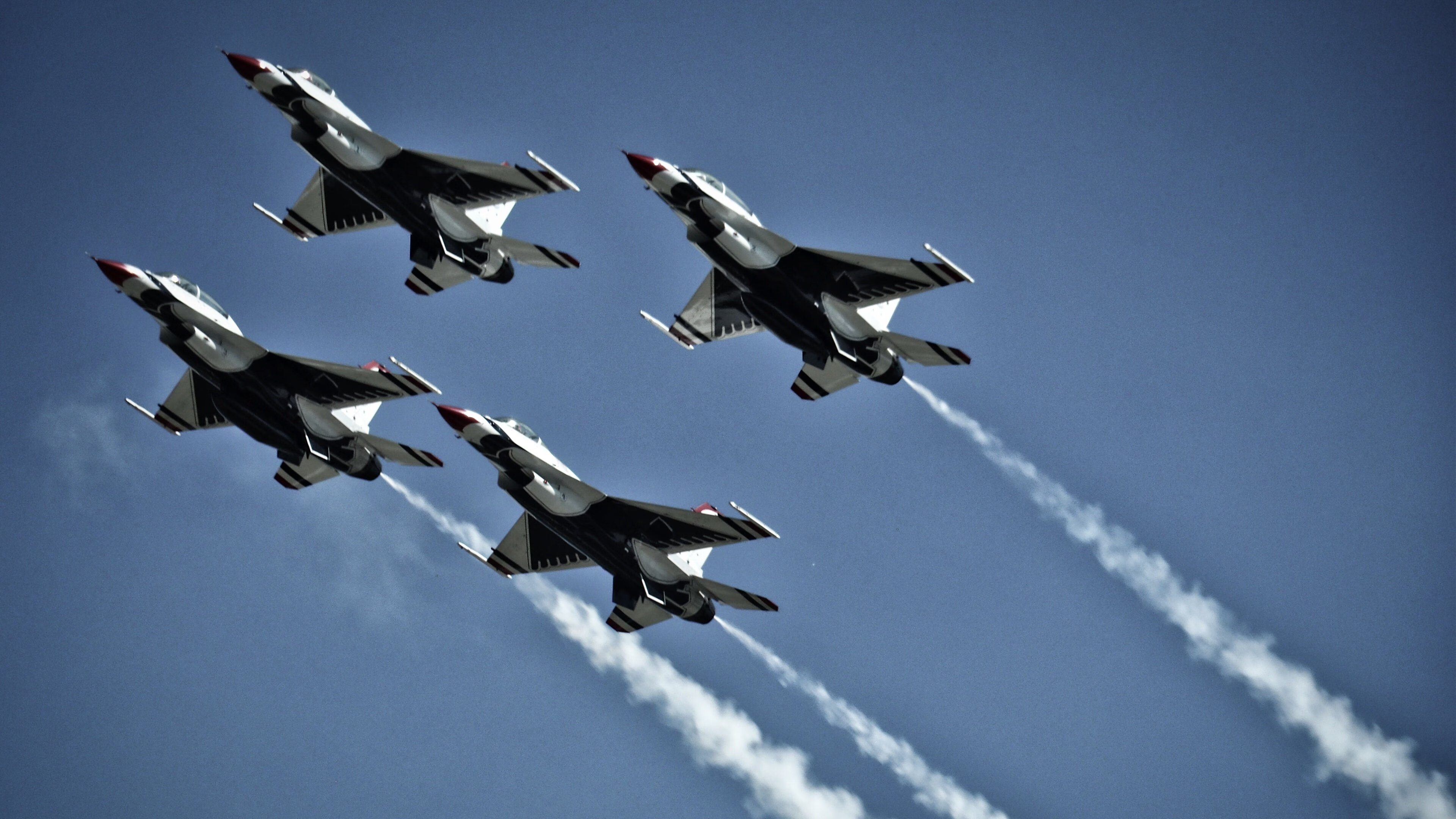 《跨国电竞比赛中的文化碰撞与合作》，跨境电竞